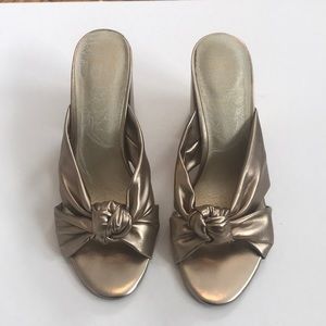 dv bronze block heel